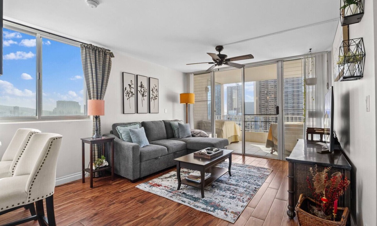Ala Moana Apartment | Heart of Ala Moana|W/D, AC, Free Parking