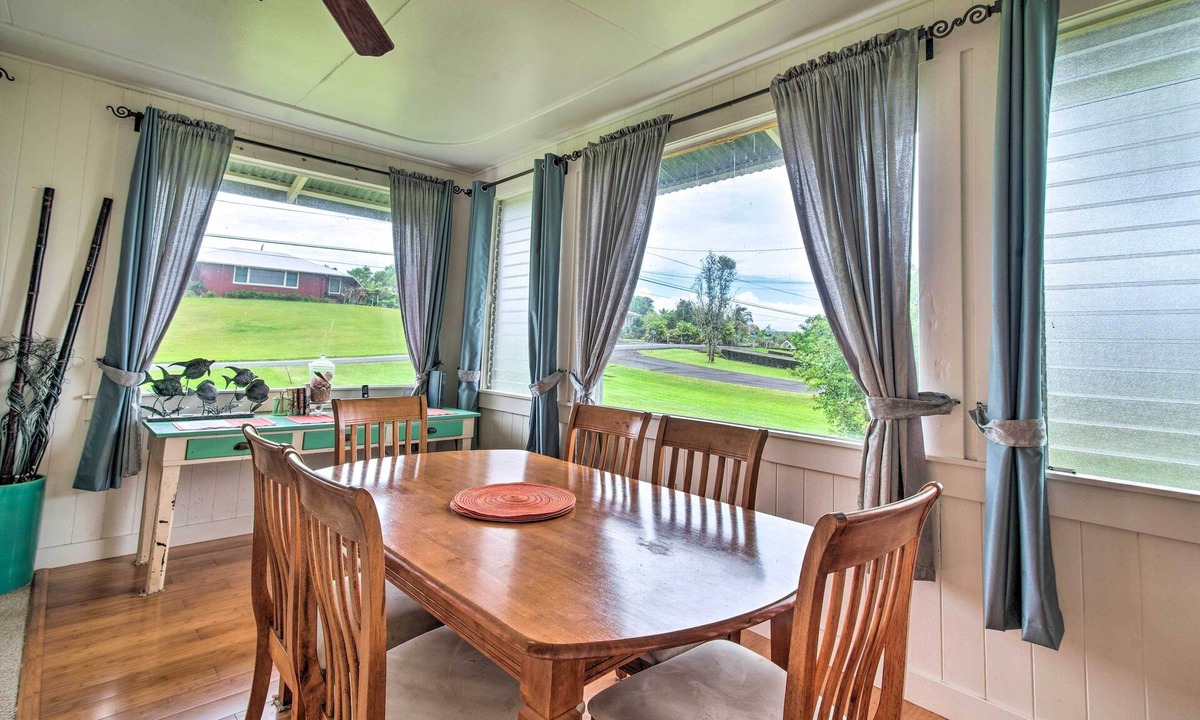 Hilo Cottage | Hilo Home Base - 3 Miles to State Park & Beach!