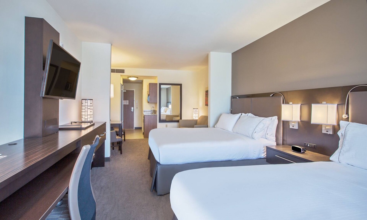 Historic Kailua Village Hotel | Holiday Inn Express Hotel & Suites Kailua-Kona by IHG