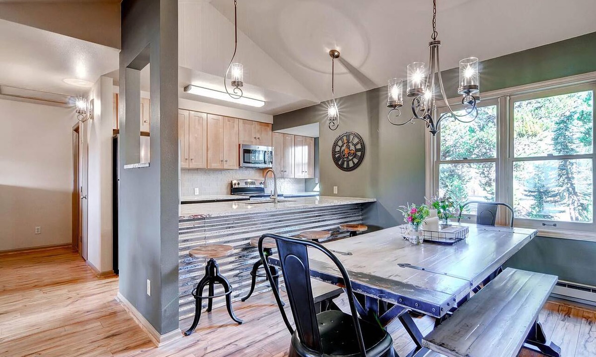 Baldy Mountain House | Huge Views|Free Shuttle 1/2 Block|Wood Fireplace