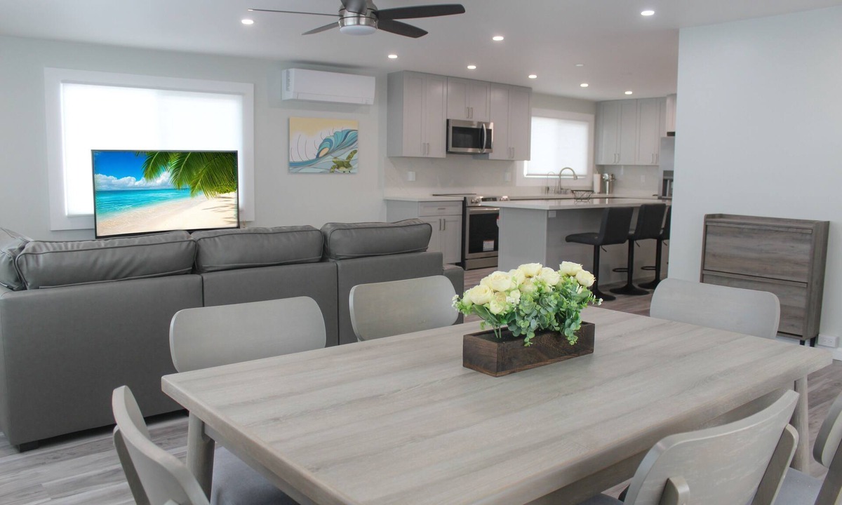 McCully - Moiliili Apartment | Impeccably Renovated Oasis 3-Bedroom in Honolulu
