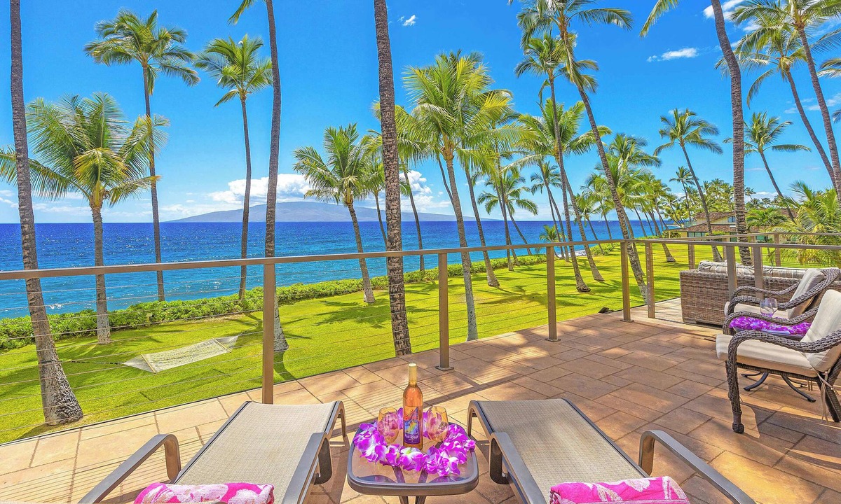 Downtown Lahaina House | Island Views Oceanfront 2 Master Bedrooms, Cold AC