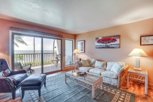 Ualapue House | Kaunakakai Condo w/Private Lanai & Ocean Views!