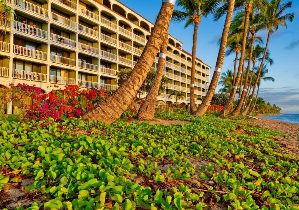 Historic Lahaina Front Street Apartment | Lahaina Shores Beach Resort By Castle