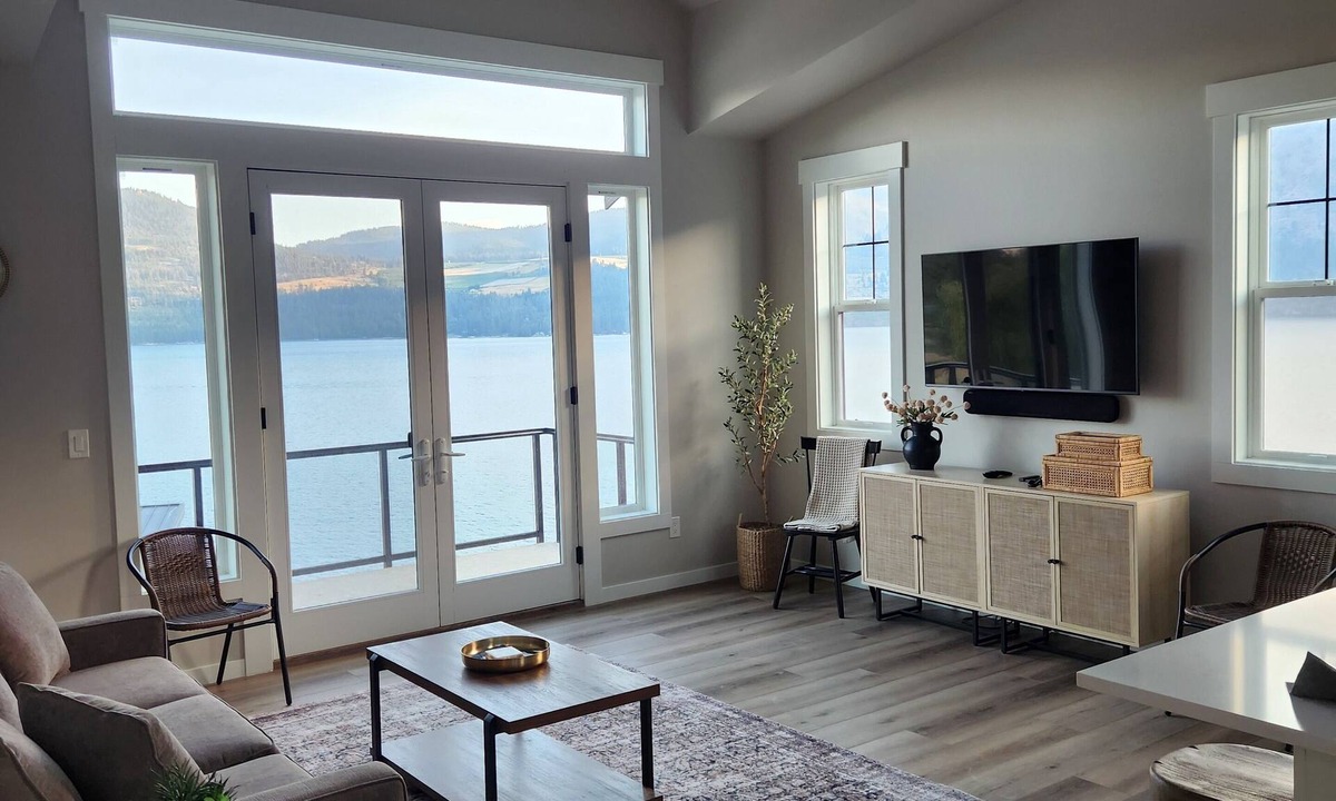 Manson House | Lake Chelan view home 1-bedroom in Manson with AC