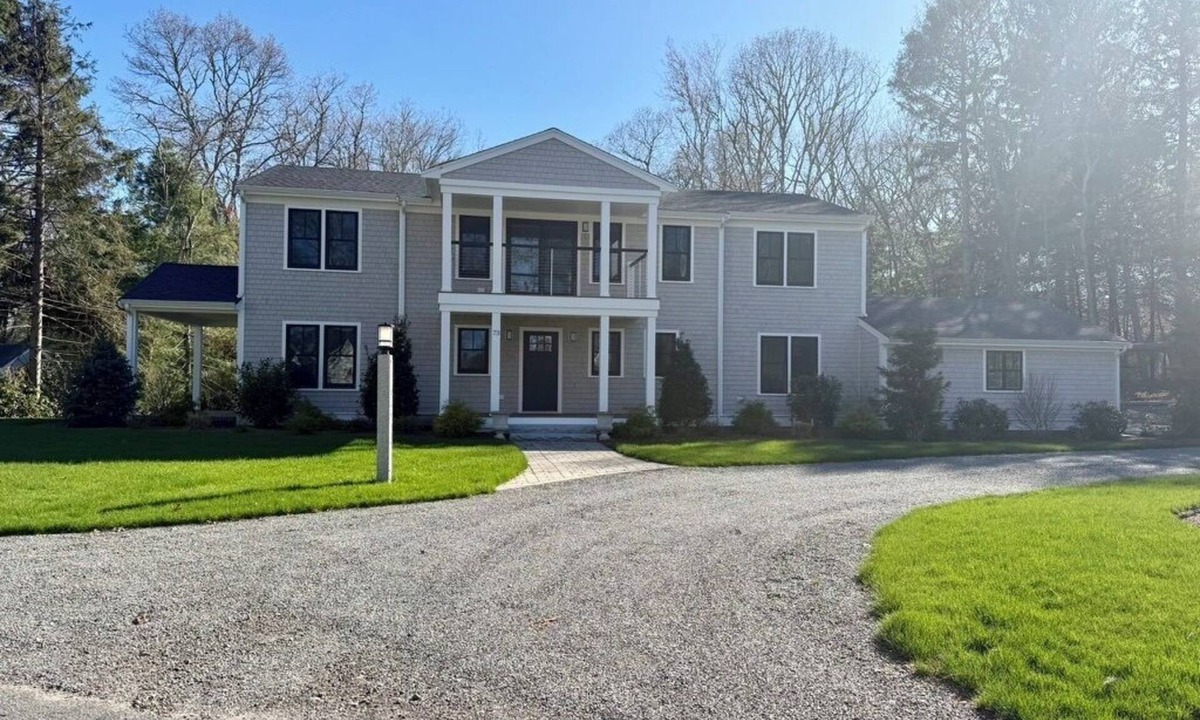 Centerville House | LUXURY Cape Cod escape on Wequaquet Lake