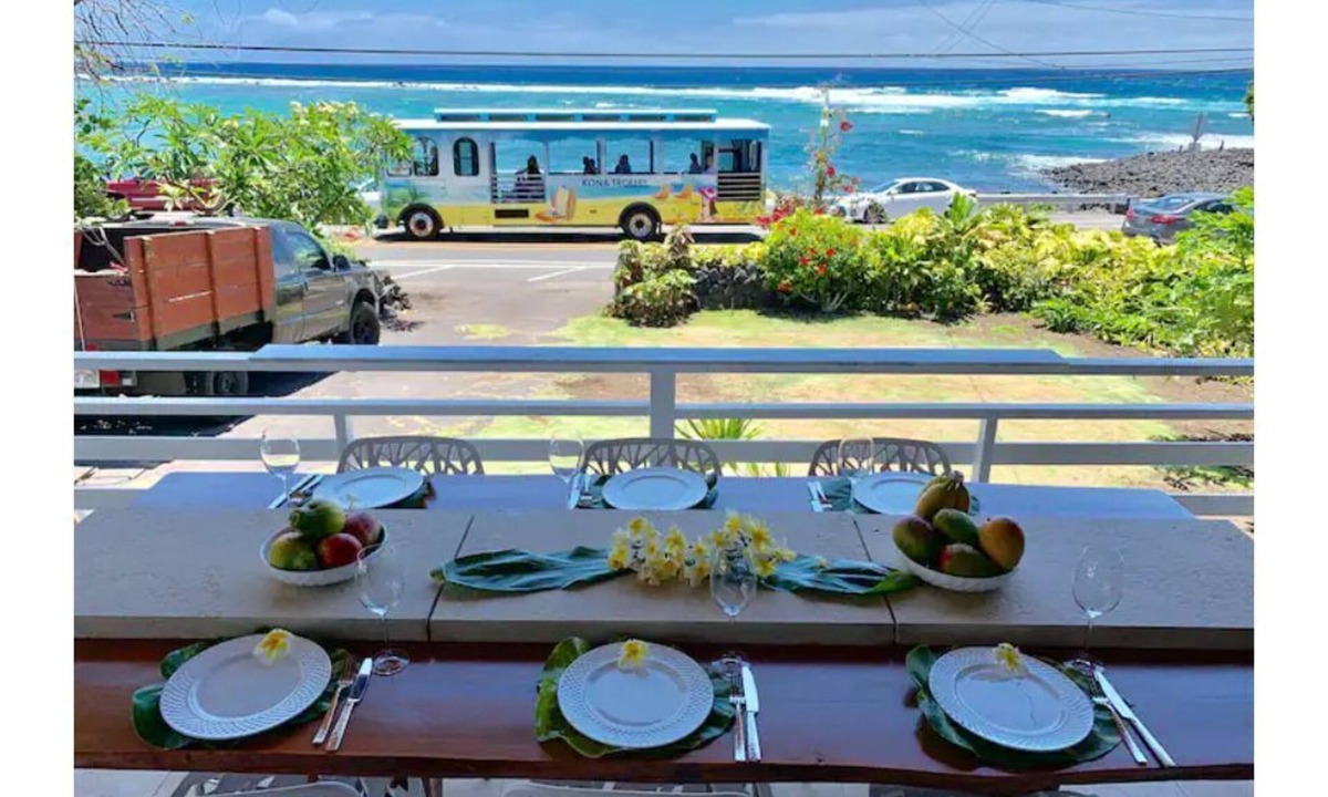 Kahaluu Bay House | LUXURY/MOST POPULAR SNORKELING & SURFING BEACH ! Turtles!