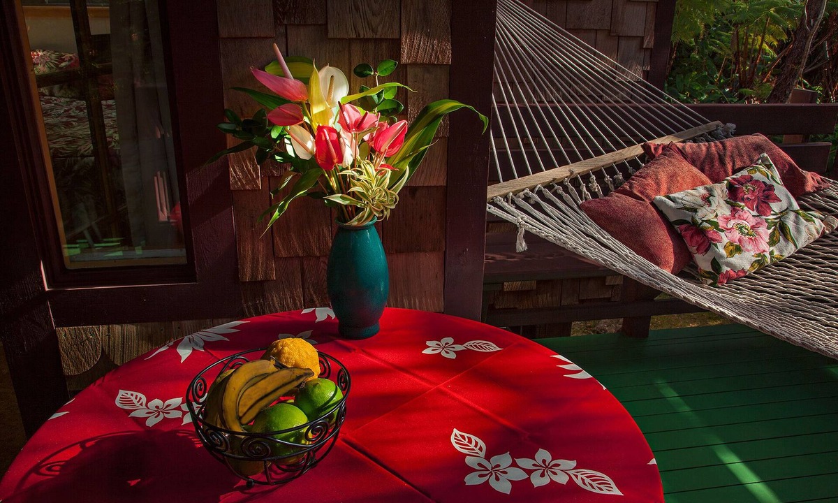 Volcano House | MAGICAL & COZY GEM! BIRDS, HUGE FERNS ABOUND IN NATIVE RAINFOREST. SO QUIET.
