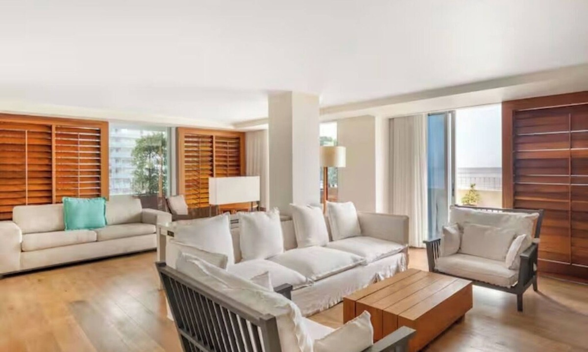 Waikiki Hotel | Making The Best Memories Along The Way! Oceanfront, Outdoor Swimming Pool!