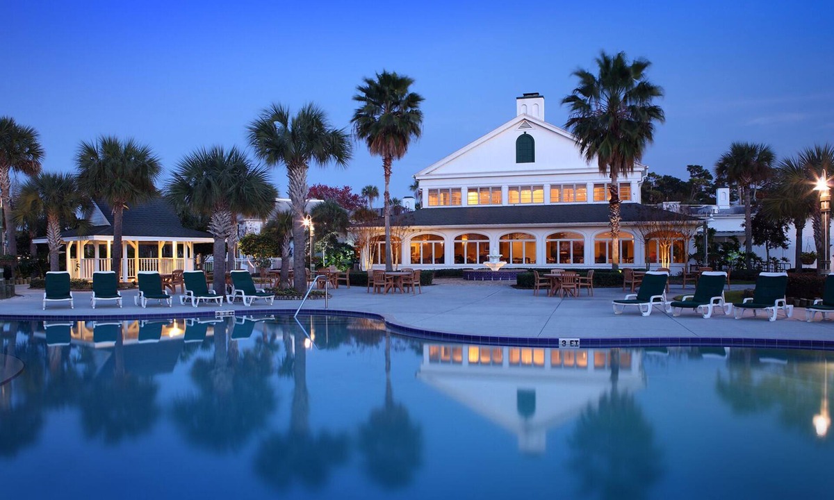 Crystal River Hotel | Manatee Encounter! Near Three Sister Springs! Free Parking, Pool!
