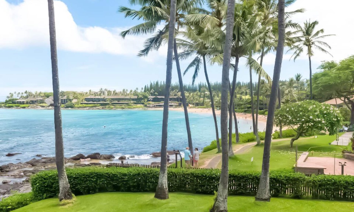 Napili Condo | Maui Magic A206 AC BEACHFRONT Napili Bay/ATTN: Cleaning fee added AFTER booking