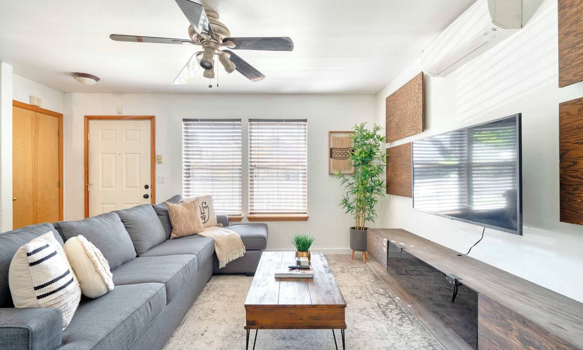 Alberta Arts District House | Modern 2BR + pull-out couch Alberta Arts WalkScore 99