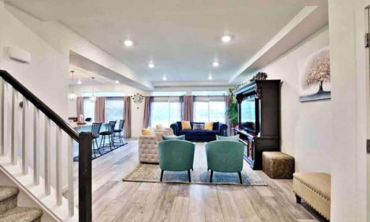 Green Valley Ranch House | Mountain View house with, Jacuzzi, 5 beds 3.5 bath near Airport
