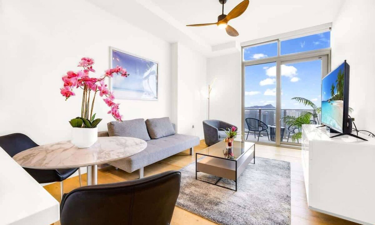 Ala Moana Apartment | New Condo @ SKY! Penthouse with Spectacular Views!