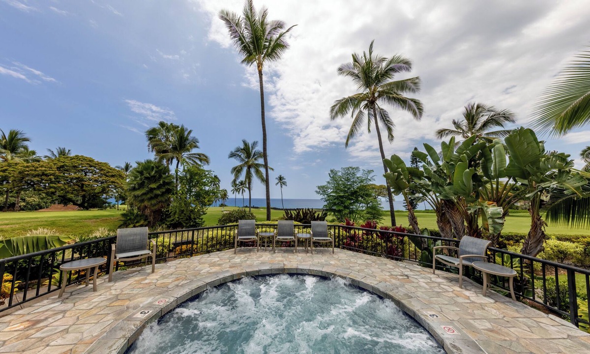 Kahaluu Bay Condo | NEW! This top-floor 3-bedroom condo with an abundance of amenities to enjoy!