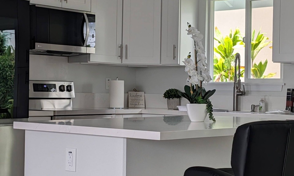 Hilo House | Newly built 3-bedroom house in beautiful Hilo perfect for a relaxing stay.