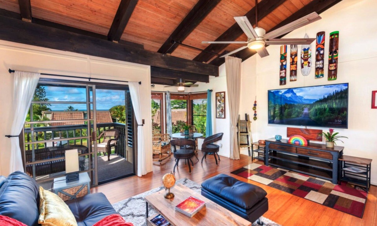 Princeville House | North Shore Kauai- AC, pool, lanai; near beaches, golf, walking path to shops