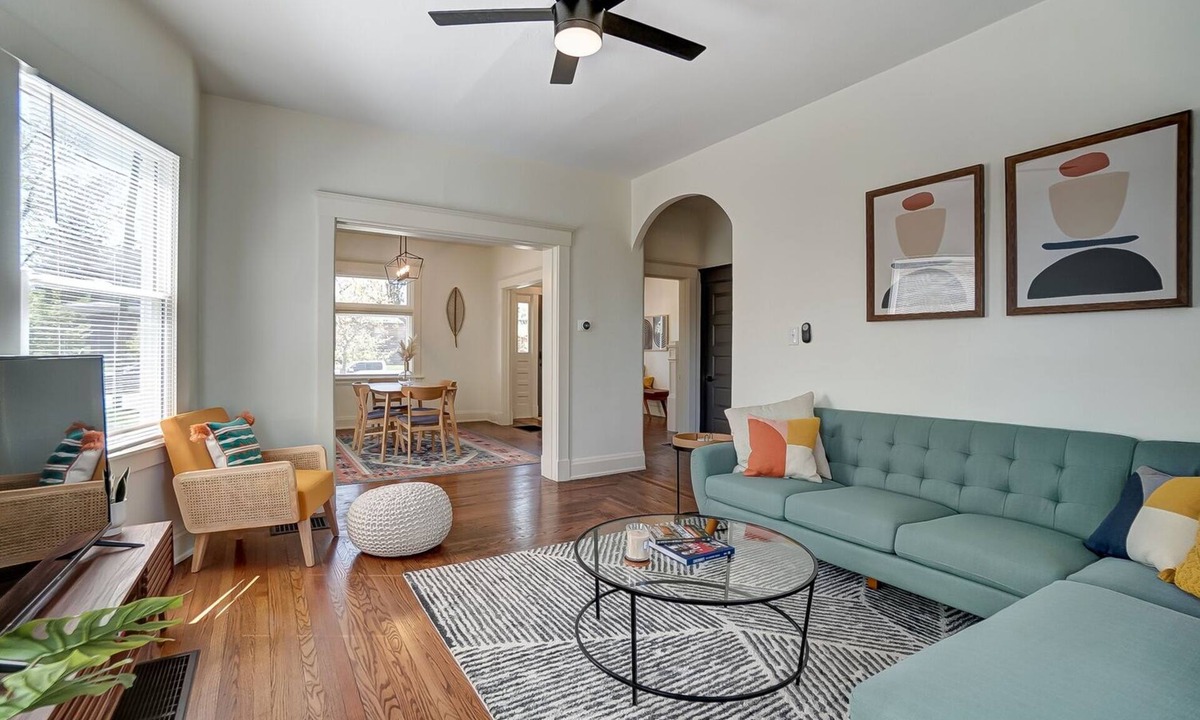 Oakley House | Oakley Square 3BR Completely Remodeled - Walkable