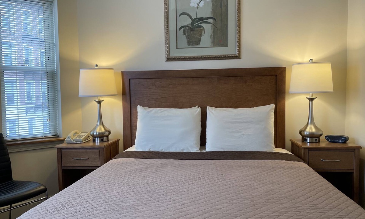 Fenway–Kenmore House | Oasis Guest House