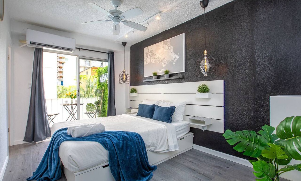 Waikiki House | ★ Oasis Luxury Condo, Steps away from the beach 🏖