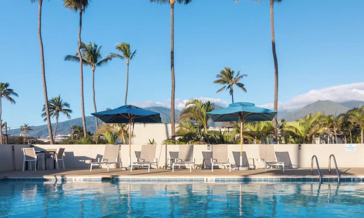 Kahului Hotel | Ocean Breezes Await | 3 Pet-Friendly Units | Outdoor Pool | Oceanfront Rooms