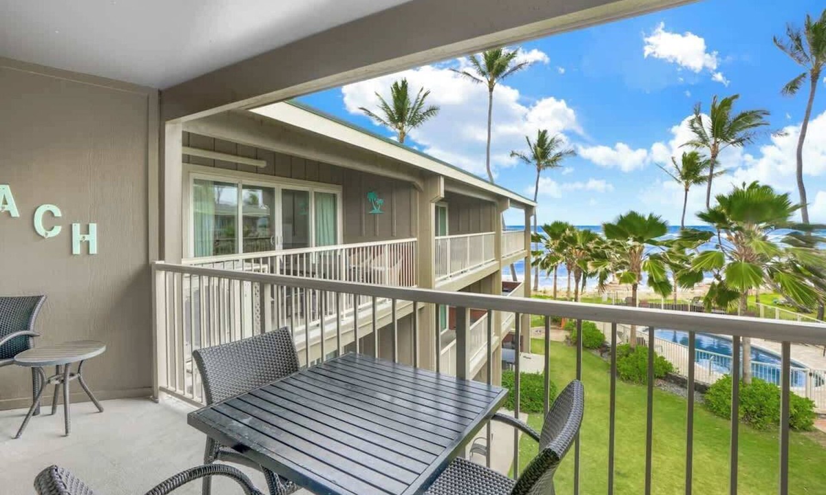 Wailua Condo | Ocean View 3 Bed Suite - Sleeps 6 with Pool & A/C - Steps to the Sand in Kapaa!