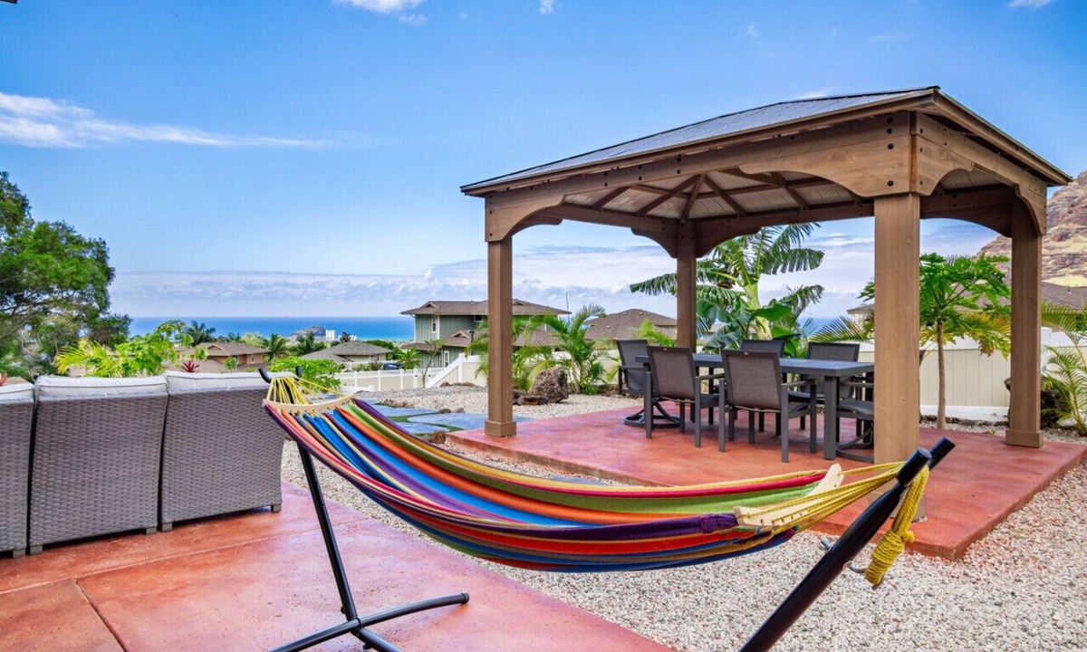 Makaha Valley House | Ocean Views|Community Pool+Gym|Gated|Beach 6 Min