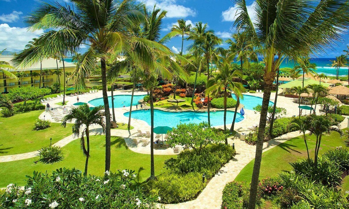 Hanamaulu Condo | Oceanfront Resort, 4 Beautiful Pools 2 Jacuzzis, 3 mile stretch of Beach