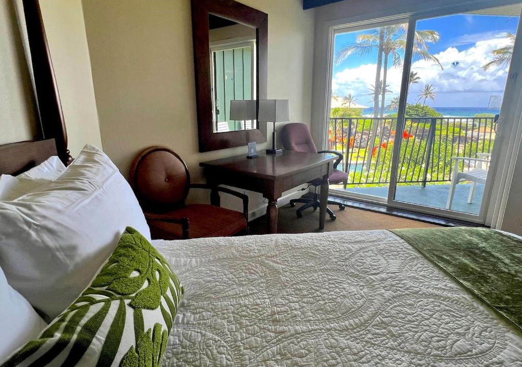 Hanamaulu Hotel | Oceanview Studio at Kauai Beach Resort #2444