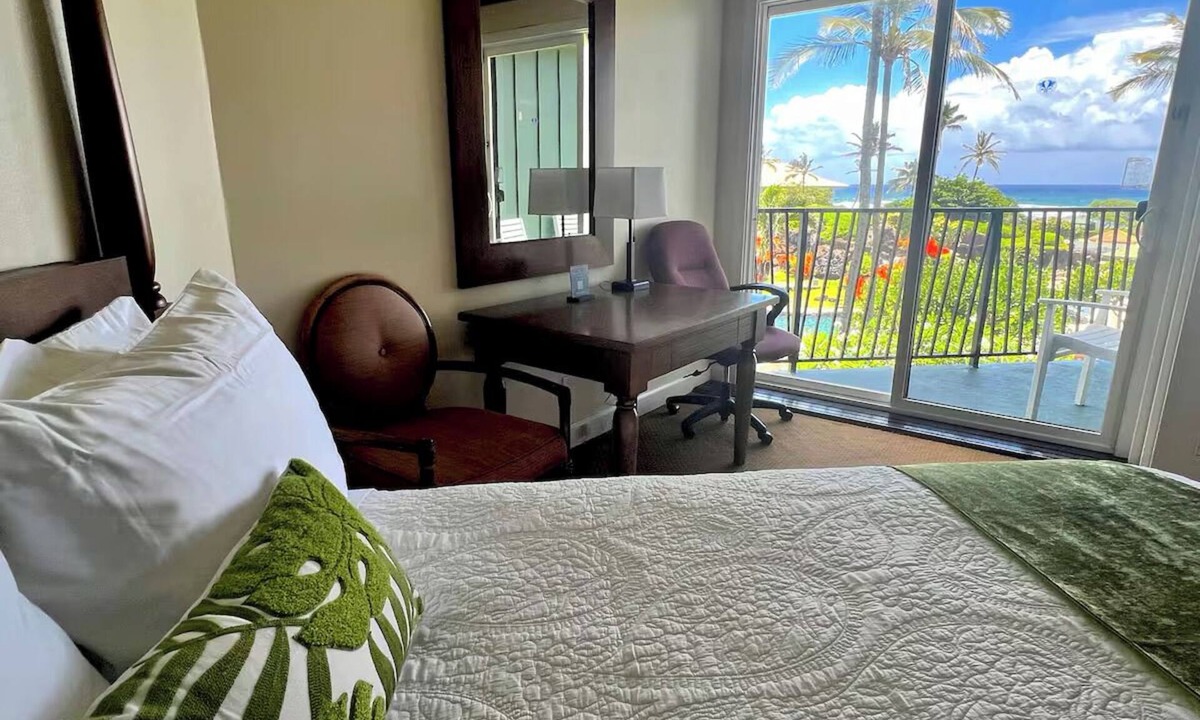 Hanamaulu Apartment | Oceanview Studio at Kauai Beach Resort #2444
