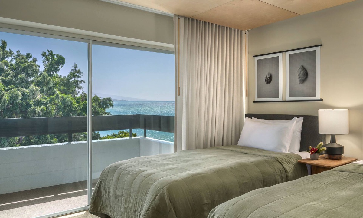 Historic Kailua Village Hotel | PACIFIC 19 Kona