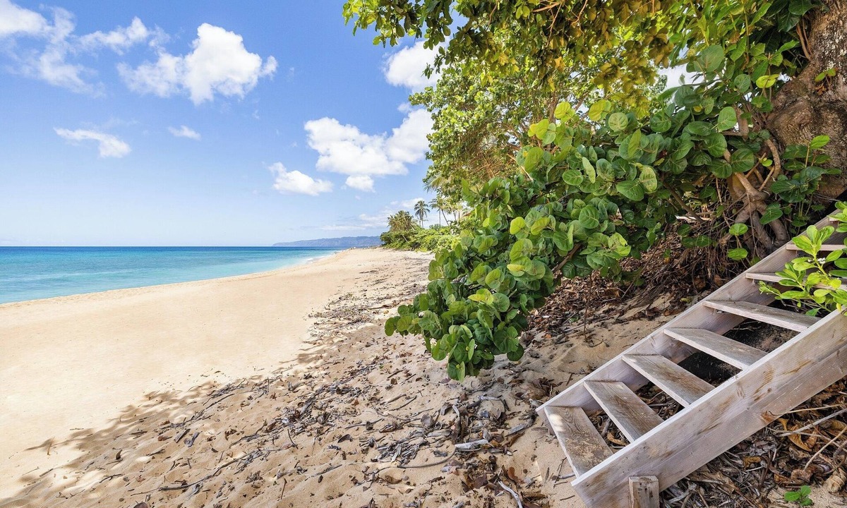 Laie House | Pacific Pearl Beachfront Estate