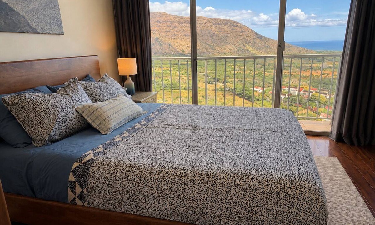 Makaha Condo | Panoramic Ocean/Mountain View Apartment