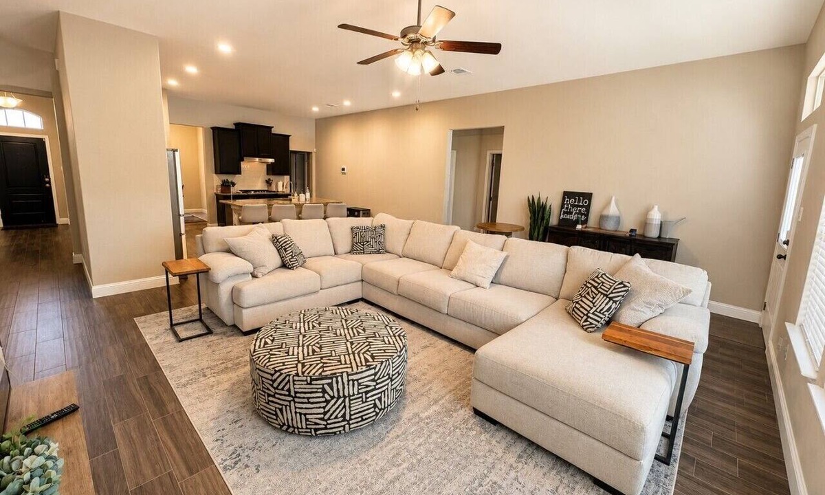 Midlothian House | Peaceful Escape | Backyard | Community Pool & Park