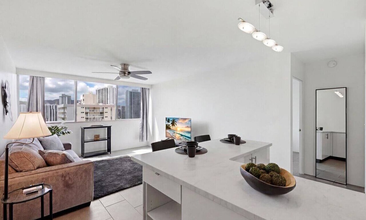 Waikiki Condo | Penthouse Oasis+W/D | Free Parking | Pets | Beach