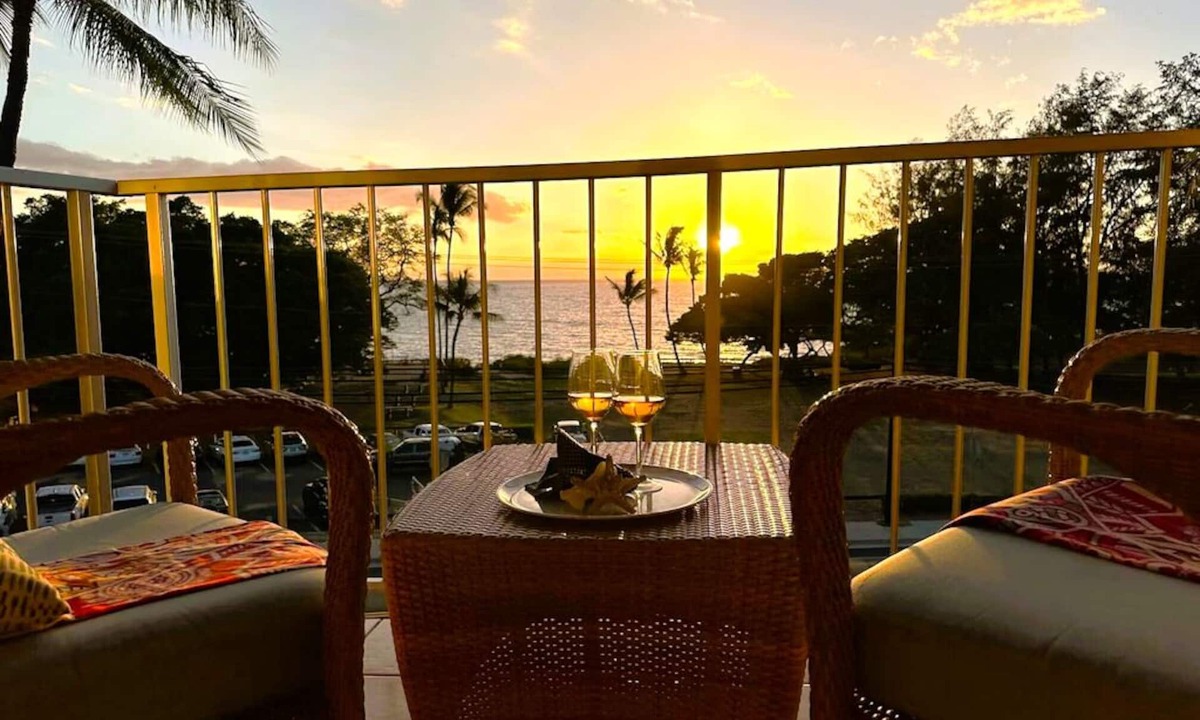 Kihei Condo | Penthouse Retreat Steps to Beach. Sweeping Ocean Views, Designer 5 Star Escape