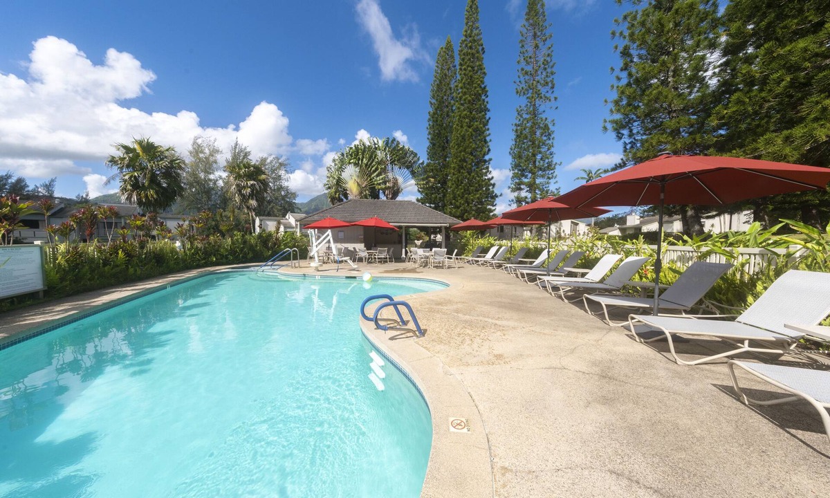 Princeville Hotel | Prime Location | Near Award-Winning Golf | Free Parking | Pool | 4 Modern Units