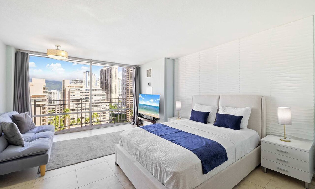 Waikiki Apartment | Prime Waikiki Stay – Steps to the Beach & Dining!