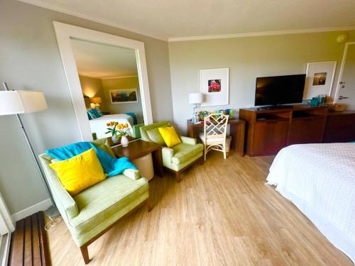 Hanamaulu Apartment | Pristine Hotel Room at Popular Resort