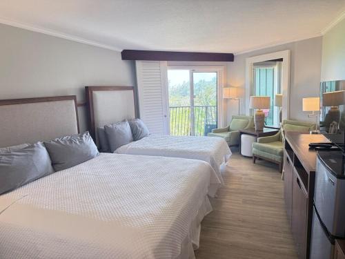 Hanamaulu House | Private Beachfront Ocean View with Resort Amenities!