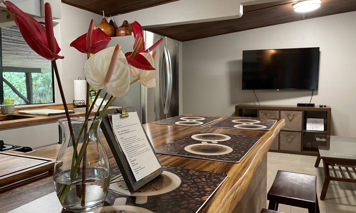 Honalo Cottage | Private cottage above Kona surrounded by coffee farms.