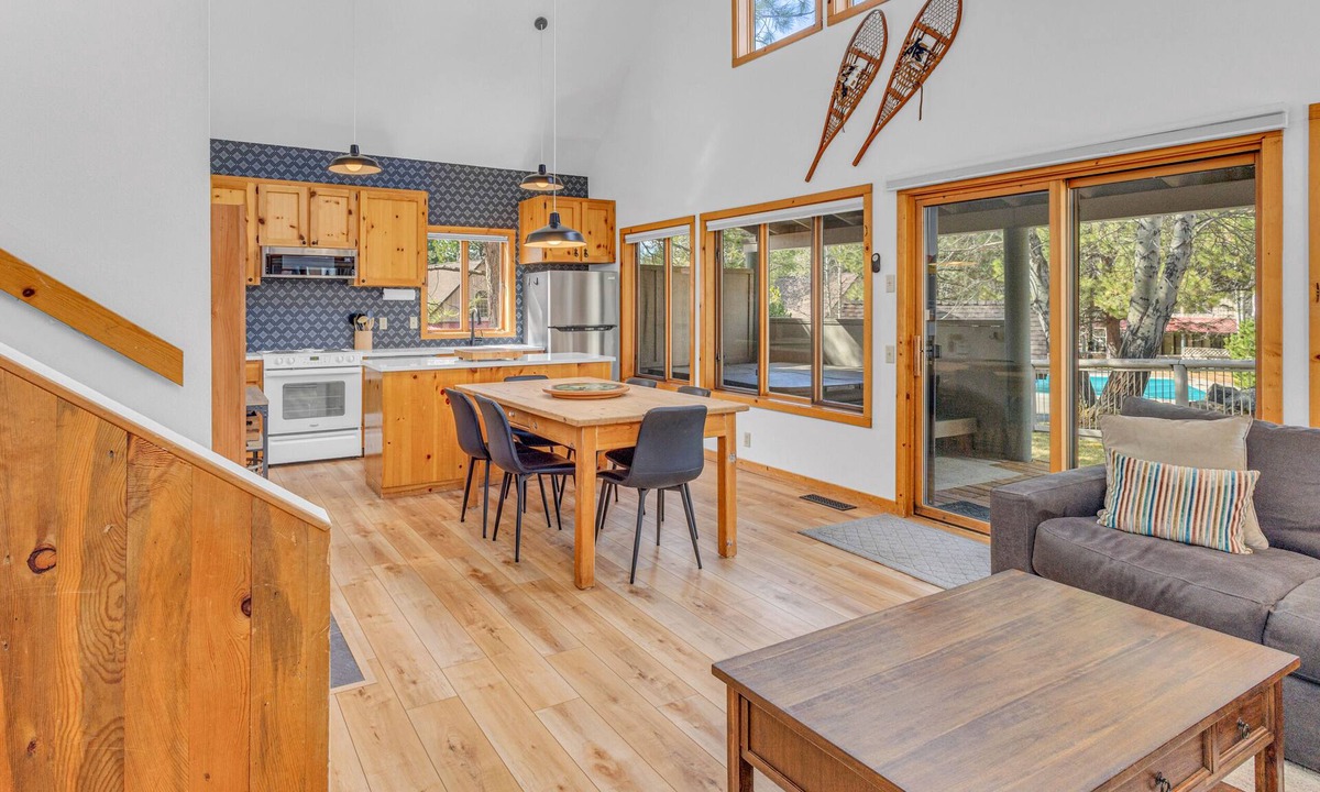 Sunriver Condo | Private Cottage w/hot tub, fireplace, air conditioning, seasonal communal pool