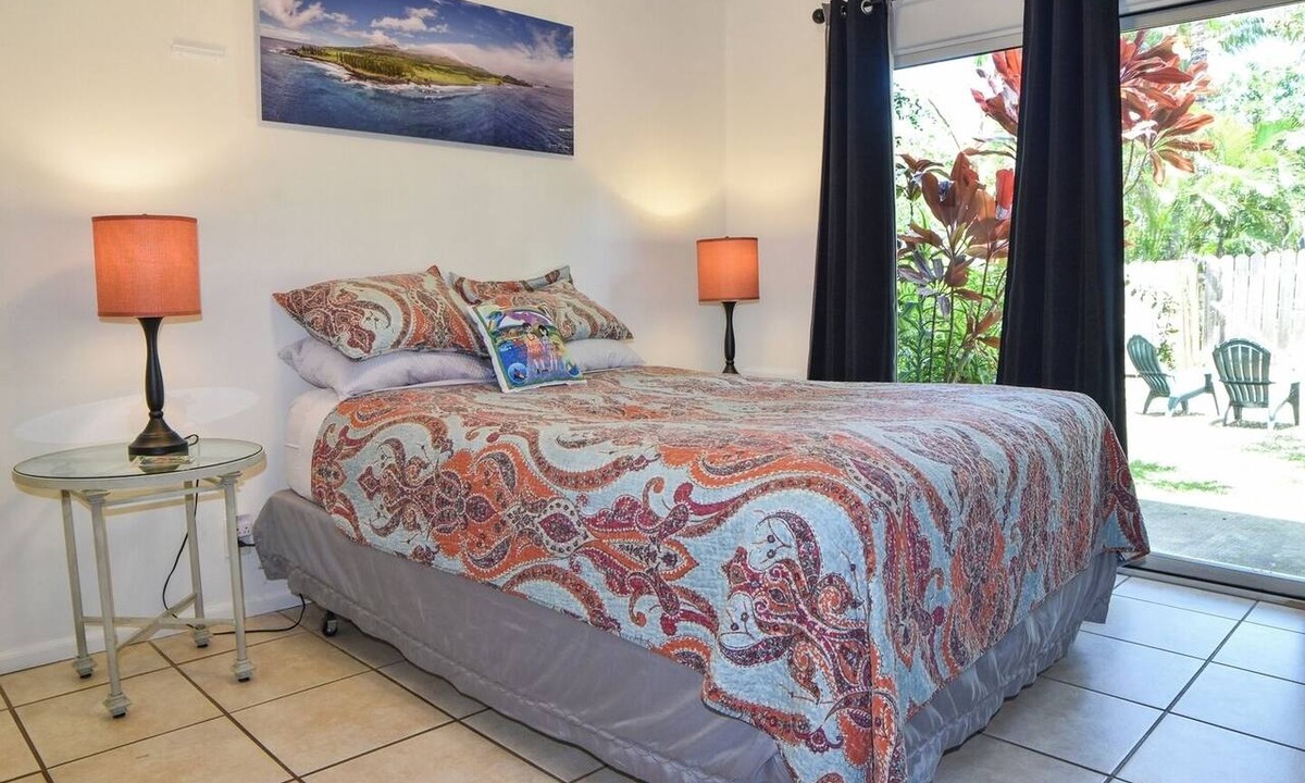 Pauwela Apartment | Private Hot Tub Lanai + Full Kitchen
