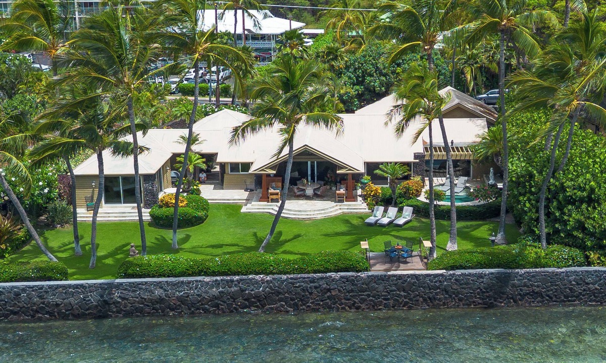 Kamuela House | Puako Beach Luxury Oceanfront Home- 3 Guest Suites