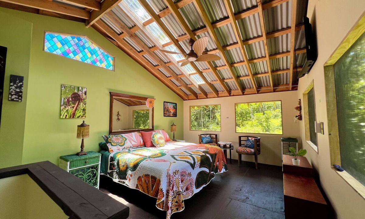 Kapoho Cabin | Rare Rainforest Hideaway -.Experience the sights & sounds of the true jungle!