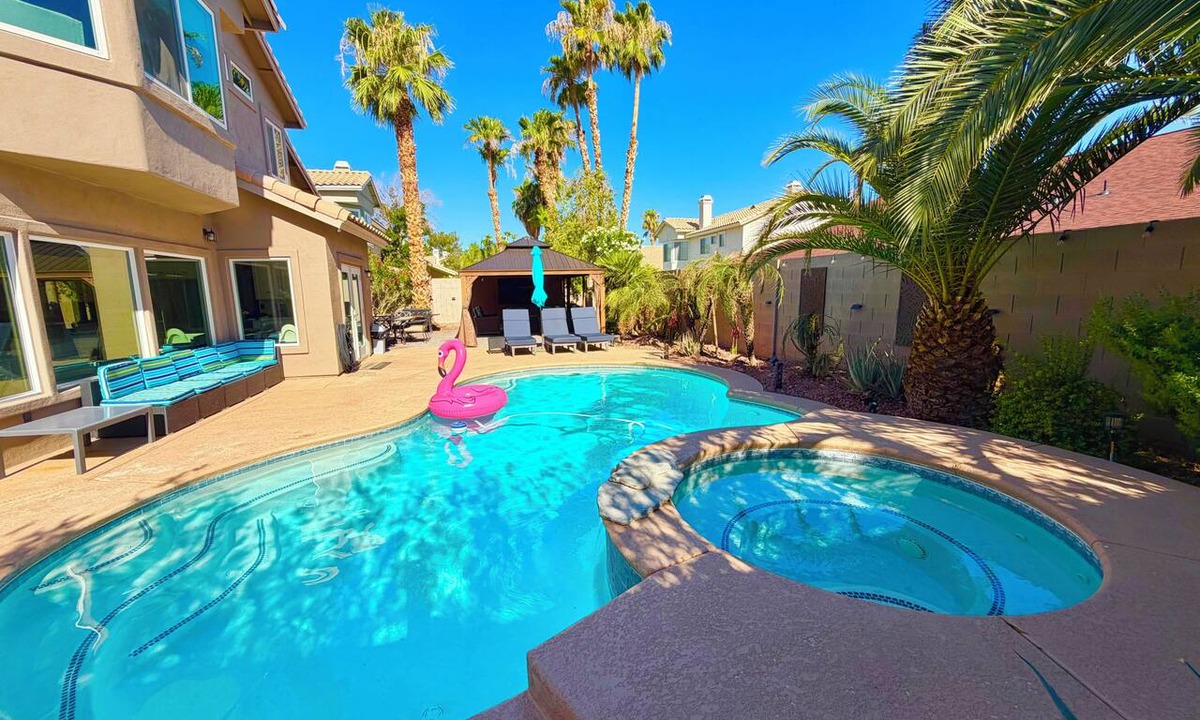Green Valley North House | Relaxing & Luxurious Private Oasis w heated Pool/Spa 10 min from Las Vegas Strip