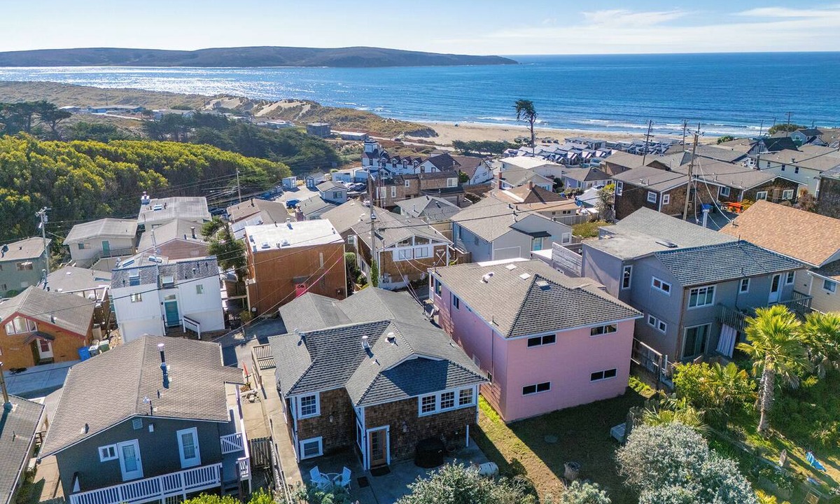 Dillon Beach House | Sea Breeze~Dillon Beach~7-Min Walk to Beach~Game Room~Dogs~Sun Sand & Fun!