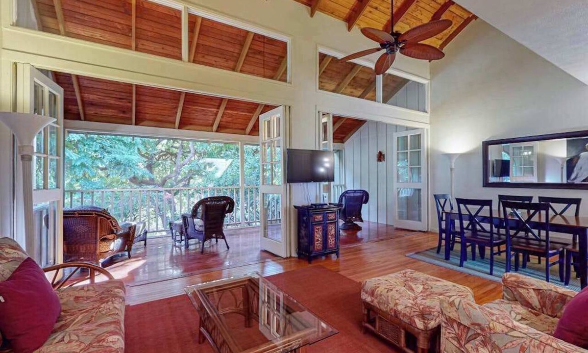 Maunaloa Condo | Secluded Molokai Condo Near the Ocean with WiFi, Pool & Grills