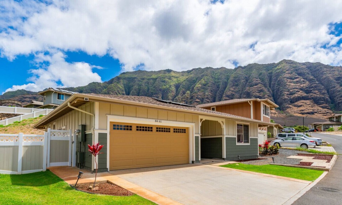 Makaha Valley House | Single Level Home|Community Pool+Gym|Beach 6 Min