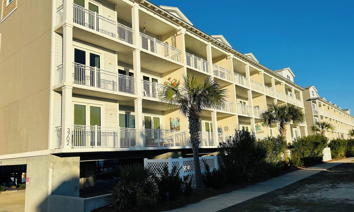 Waterside Village Condo | Snowbird Discount Rates Dec-Jan OceanView Condo with Pool and Hot Tub